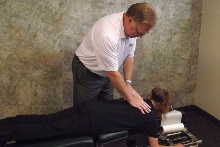 Chiropractor in Galesburg, IL - Neck & Arm Pain, Whiplash, Sports Injuries, Injured Workers